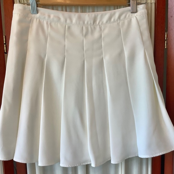 Bailey Rose Womans White Pleated Mini Skirt Size Medium - Picture 2 of 6